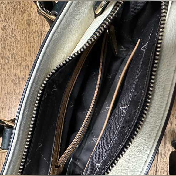 🆕Vince Camuto Siena leather bag - Picture 9 of 13